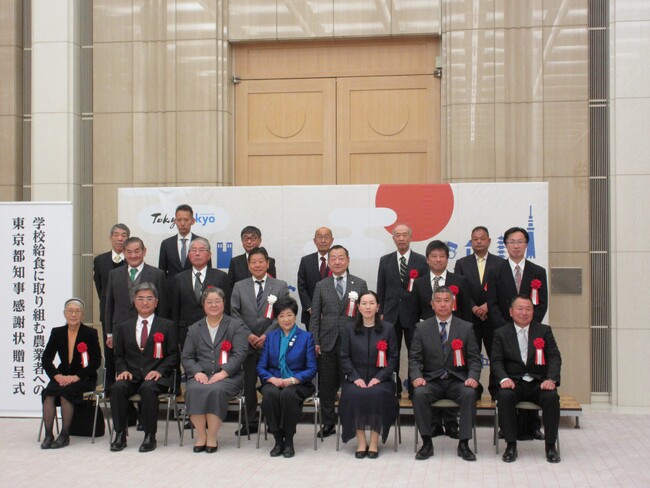 東京都が学校給食出荷に取り組む日野市内農業者5人を表彰