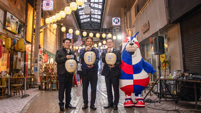 ホームタウン沖縄市の「キングス商店街」へちょうちん贈呈のご報告