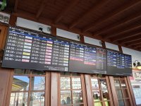 富士五湖地域の主要バスターミナルに高速バス満空情報デジタルサイネージを一斉導入