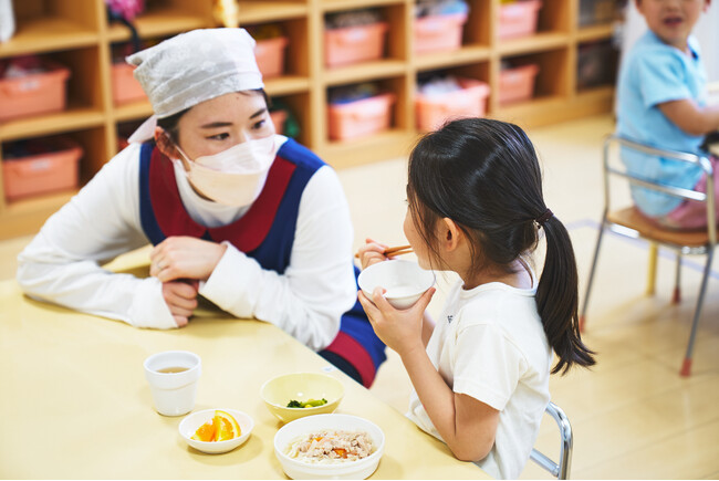 【すくすくOisix】「保育の2025年問題」を”タイパ給食”で解決　保育施設向け業務用ミールキットの新モデルと献立発注の新システムの提供開始（2/3～）