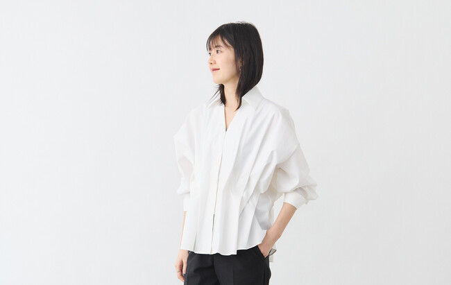 16本のタックがエレガント。千葉県旭市生まれの「レイヤータックブラウス」期間限定で販売