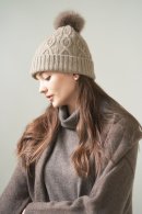 カジュアルもカシミヤの素材感でリッチに カジュアルもカシミヤの素材感でリッチに