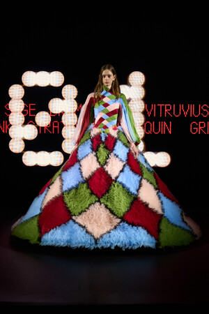 ヴァレンティノ　2025年春夏オートクチュールコレクションを発表