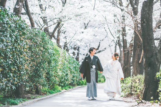 【ホテル雅叙園東京】約4kmにわたり桜並木が広がる目黒川での絶景写真「フォトウエディング～SAKURA～」