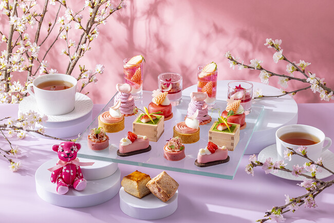 コンラッド東京、3月1日(土)より「桜ストロベリー・アフタヌーンティー “ブルーム”」を開催