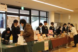 フェアトレード商品販売会の様子 フェアトレード商品販売会の様子
