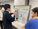 同産業技術学部におけるポスター形式の発表会の様子 同産業技術学部におけるポスター形式の発表会の様子