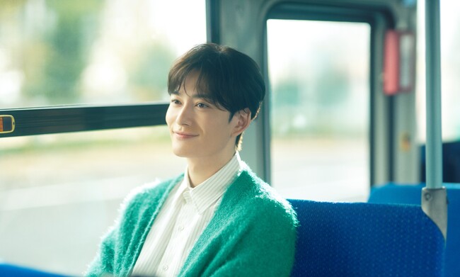 ゆうちょ銀行TVCM 不思議な乗り物「ゆうちょバス」が舞台のCMに岡田将生さんが登場！