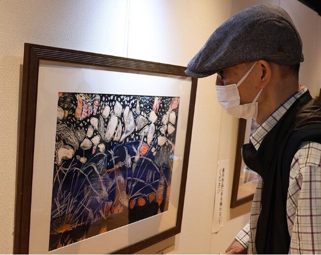 障がいのあるアーティストの作品が並ぶ美術展覧会が高槻市で