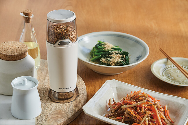 挽きたてのすりごまを食卓に。レコルト［電動ゴマスリ］を新発売