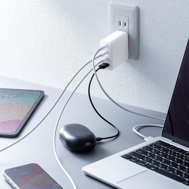 4台同時充電ができるコンパクトながらPD 100W対応のUSB充電器を2月3日に発売