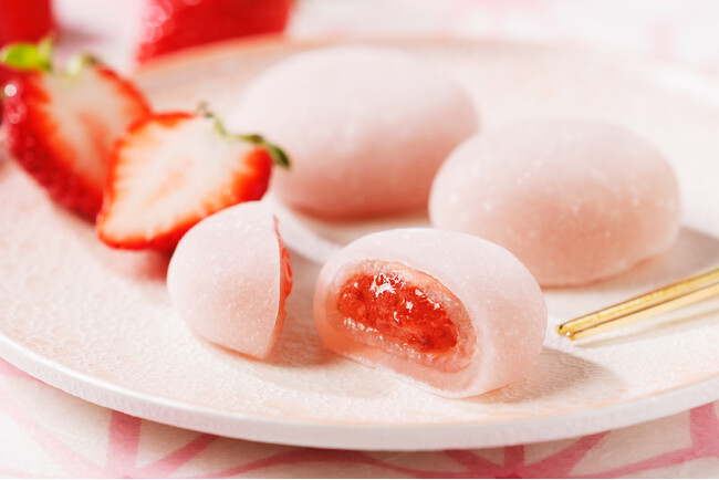 苺の魅力をお餅に包み込んだ逸品。老舗和菓子屋【築地ちとせ】より、期間限定商品「ちとせのいちご餅」を新発売。