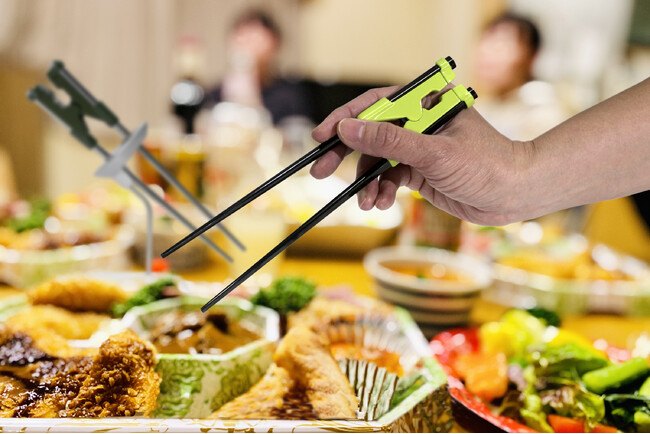 アウトドアだけじゃない、あなたの食事をもっと快適に♪握るだけで使える箸「Hashi-Tong CHOPPP!!」の可能性!!ミユキ精工株式会社が「東京インターナショナル ギフト・ショー」に出展します！