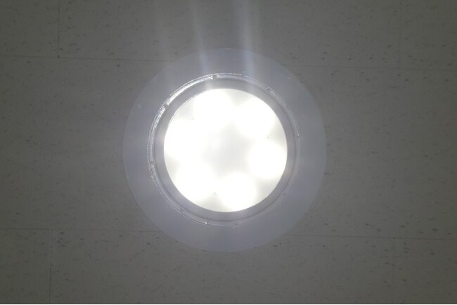 屋内温水プールでの耐塩素仕様のLED照明が使われる理由