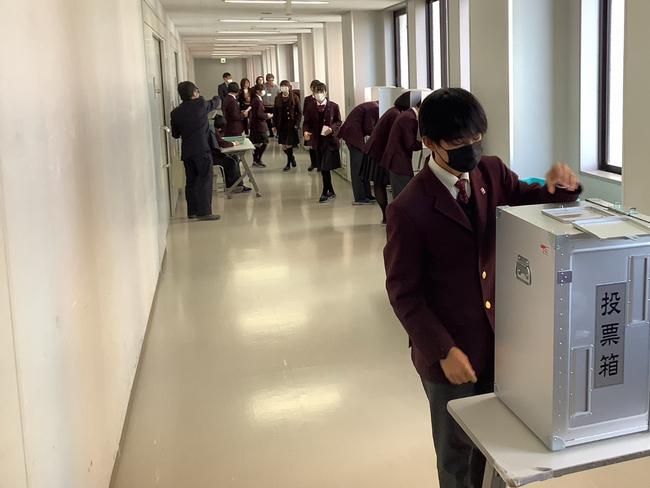 【常翔学園中】15歳からの主権者教育 ~模擬選挙(投票)から考えよう日本の未来~