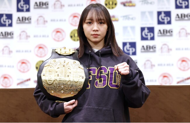 K-1新女王「松谷 綺」が一夜明け会見で所信表明！ 現役女子大生、世界最強目指す