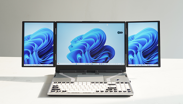 日本初の3画面ノートPC、先行販売開始中!残り17日