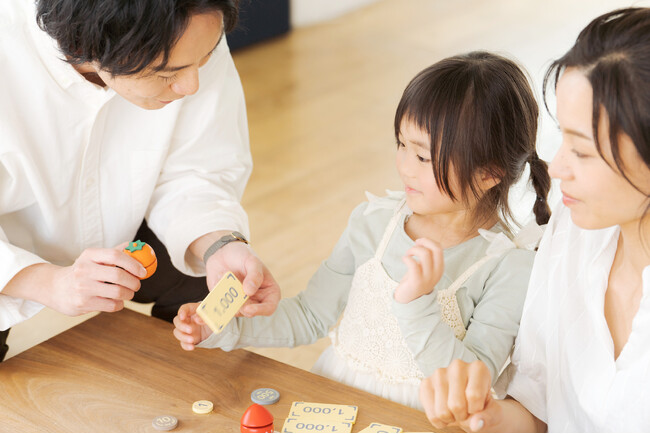 保護者の7割が金融教育（マネー教育）不足を後悔「高校時代に受けていれば失敗を防げた！」家庭でのマネー教育に9割以上が関心・意欲を持つ（いこーよファミリーラボ調査）