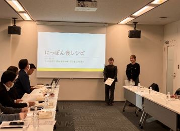 学生考案の「にっぽん食」メニューをスーパーマーケット「ライフ」で試食提供