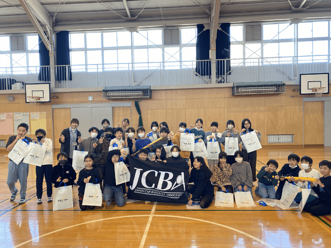 横浜市立中山小学校にて日本キャップ野球協会と共同でペットボトルキャップのリサイクルに関する出前授業を開催