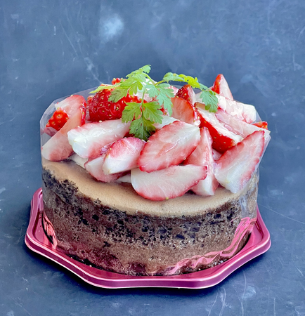 伝えたい！溢れる想いを閉じ込めた、本気を贈る【苺溢れる超濃厚クラシックショコラ】