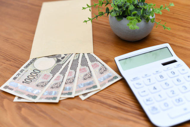 企業の7割が新卒「初任給引き上げ」平均引き上げ額は9,114円　人材確保のために苦渋の選択を迫られる中小企業も
