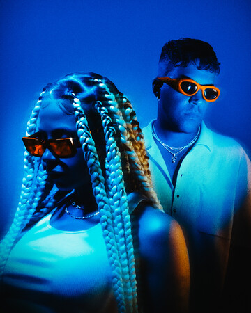 LA発のR&B/Popデュオ、エモーショナル・オレンジズが来たるデビューアルバムのリリースに先駆けてジェシー・レイエズ、ベッキー・G参加のシングル「CANDY GUM」を発表