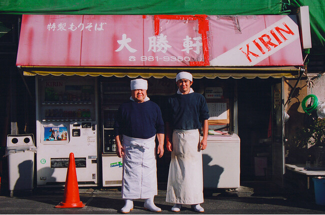 つけ麺・生誕70周年記念｜“ラーメンの神様”山岸一雄の「伝説の復刻版もりそば」お茶の水、大勝軒で《期間限定》販売