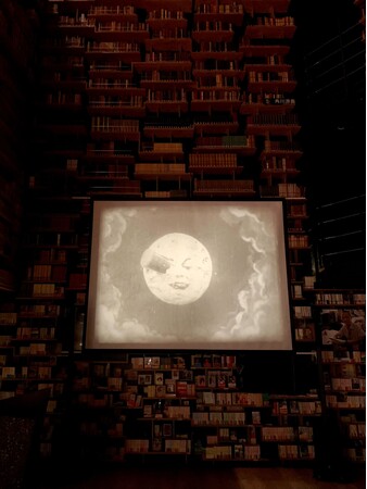 「第2回本棚劇場シネマ」を角川武蔵野ミュージアムで開催　紀田順一郎氏が収集した100年以上前の無声映画に弁士、楽士がライブで台詞や音楽を付けて上演