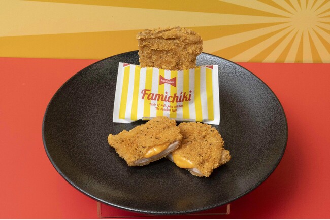 おかげさまで完売間近　ファミチキ新フレーバー史上、初週の売上で新記録達成！「濃厚チーズinファミチキ」「クリームチーズソースinクリスピーチキン」累計販売数が527万食を突破！