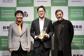 左から 山本一太群馬県知事、「最優秀賞」を受賞した鯨岡 弘識さん、審査委員長 奥田瑛二 氏 左から 山本一太群馬県知事、「最優秀賞」を受賞した鯨岡 弘識さん、審査委員長 奥田瑛二 氏
