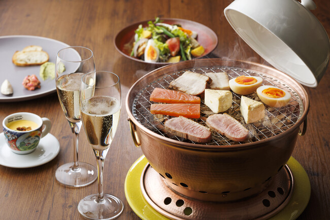 【シェラトン都ホテル東京】テラス席で“春”の酒宴を楽しめるフリーフローと“桜”のイメージで仕上げた季節限定のランチ・ディナーを販売