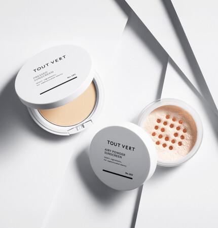 トゥヴェールから、スキンケア効果とエアリーな軽さを追求した2タイプの日焼け止めパウダー(SPF50+)が3月4日より新登場