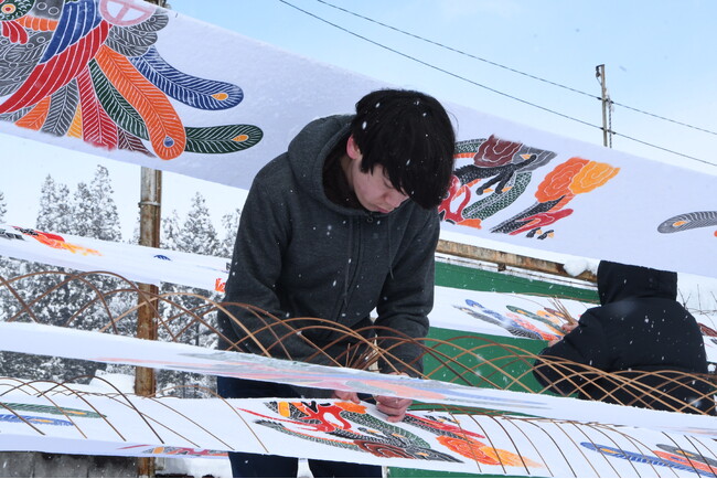 【岐阜県高山市】寒さでより鮮やかに～飛騨染の寒ざらし～