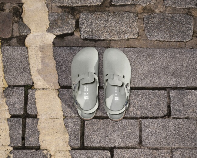 BIRKENSTOCKの人気のクロッグより、新しいTOKIOのバリエーションが登場。