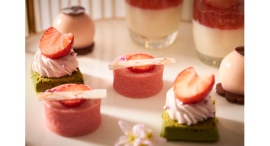 ほんのり桜色に染まった『桜と苺のアフタヌーンティー』『桜と苺のアペリティーボ』 ほんのり桜色に染まった『桜と苺のアフタヌーンティー』『桜と苺のアペリティーボ』