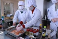医療栄養学科が「オールカフェ×タニタカフェ 呉店」とコラボ　３年目の今年は３日間(２月２５～２７日)で３メニュー提供　「食を通じて燦々と輝いてほしい」と、地産地消やトレンド取り入れ--広島国際大学