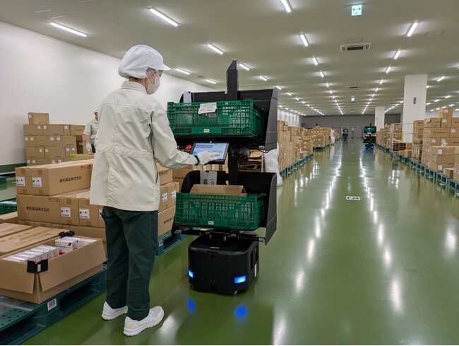 ラピュタロボティクス、東和薬品株式会社の物流拠点にピッキングアシストロボット「ラピュタPA-AMR XL」を納入