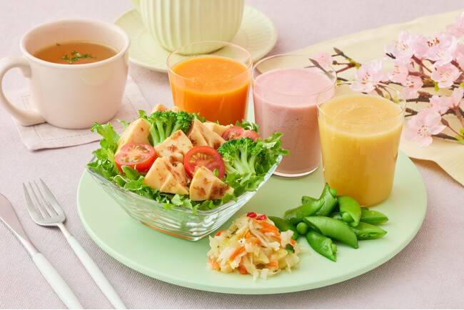 【コンフォートホテルの無料朝食ビュッフェで春の味覚を堪能】3月1日より旬のいちごやグレープフルーツのスムージー、春の朝を彩る竹の子や菜の花のサラダが登場
