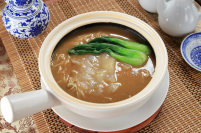 ＜数量限定5,000食＞ 中国ラーメン揚州商人では高級食材「吉切鮫の胸鰭」を贅沢に使用した「フカヒレの姿煮 黄金スープ麺」を3月3日(月)より販売開始