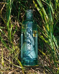 「変わり者」という意味の名前を持つカナダの蒸留所より第一弾となるジン「アノーカ テンペスト ドライジン」が国内の流通開始！