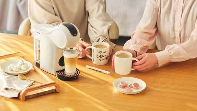 コーヒーメーカー「ネスカフェ ドルチェ グスト GENIO S SHARE」に、インテリアカラーとして人気の新色「クリームホワイト」が登場