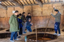 木樽見学の様子1 木樽見学の様子1