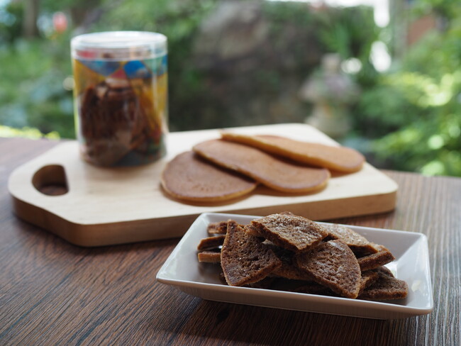 お亀堂の人気No.1商品・もっちりあん巻きの皮を、美味しさを保ちつつ日持ちするように開発した「あん巻きラスク」を再販売