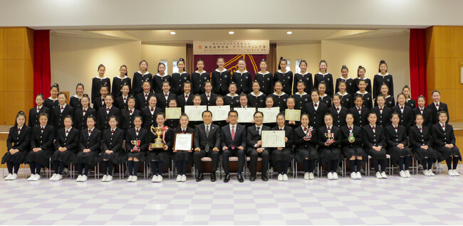 梅花高等学校チアリーディング部へ「豊中かがやき大賞」を贈呈 大会初の大技成功で優勝