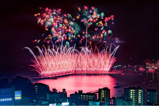 【冬空に咲く花火】熱海海上花火大会3月23日（日）開催！特等席確約の送迎付きプランの販売中。残席数残りわずかです！次回は4月20日（日）