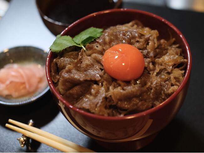 ［物価高に負けない］お手頃価格で神戸牛丼！　最高級「神戸ビーフ」を身近な食べ物に／大阪・南森町にオープン