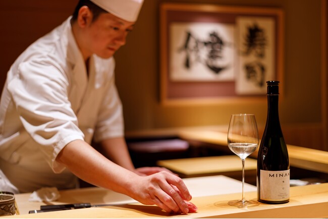 注目の名店「寿司 健」×ラグジュアリー日本酒「MINAKI」が唯一無二のペアリングによって特別な食体験を提供