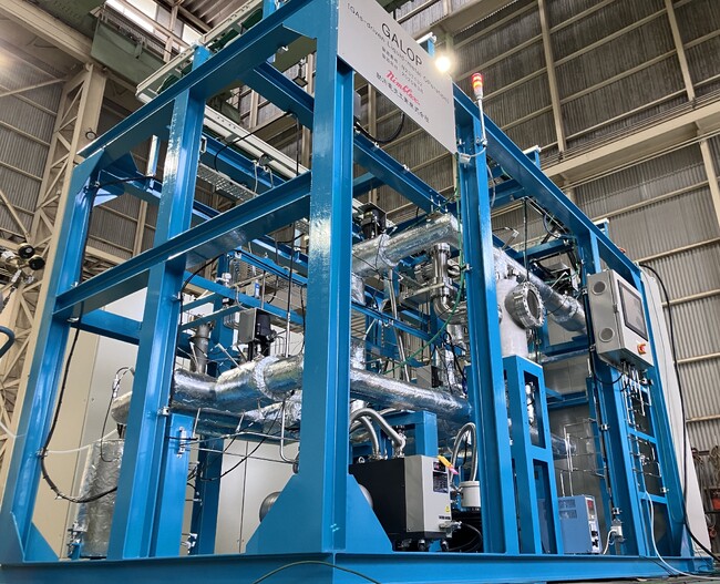 世界初の定常核融合炉実現を目指すHelical Fusion、商用核融合炉に必須となる独自の液体金属ブランケット試験装置「GALOP」を搬入