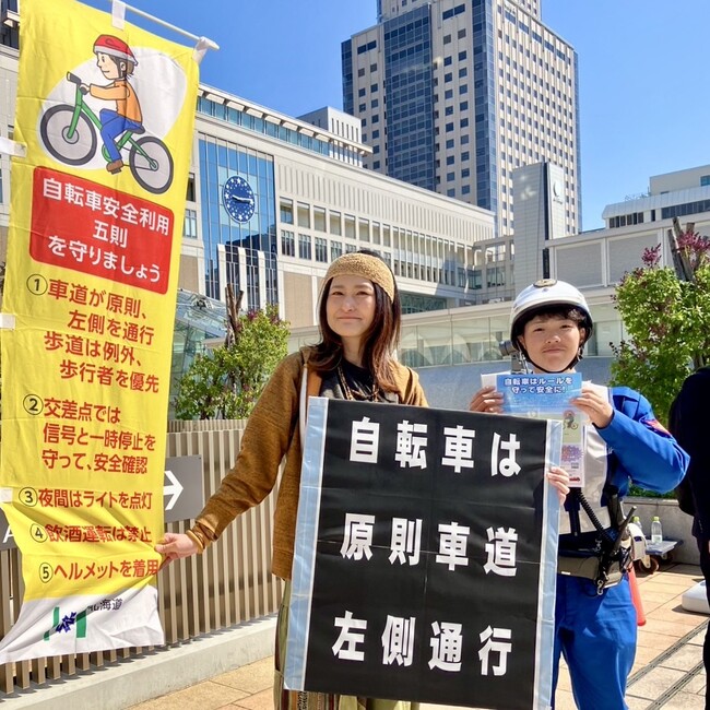 大食いだけじゃない！交通安全活動もモリモリ推進！アンジェラ佐藤が1年間の活動を通して交通事故抑止に貢献し「北海道警察本部交通部長感謝状」の贈呈を受ける。北海道警察交通部からの感謝状に感激！